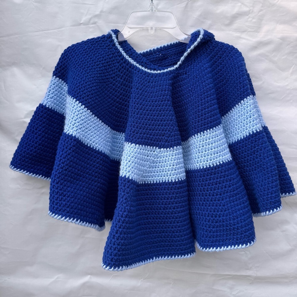 Hand knit cropped poncho with hood z26